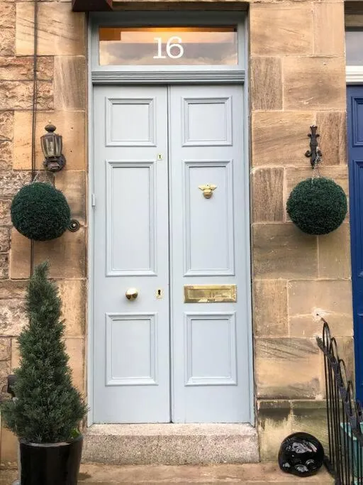 Image 3 of Traditional apt close to city centre & Hampden