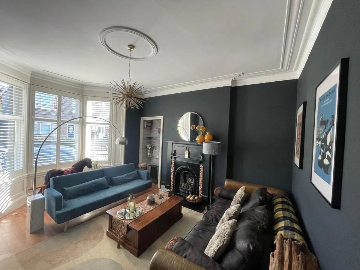 Image 2 of Traditional apt close to city centre & Hampden