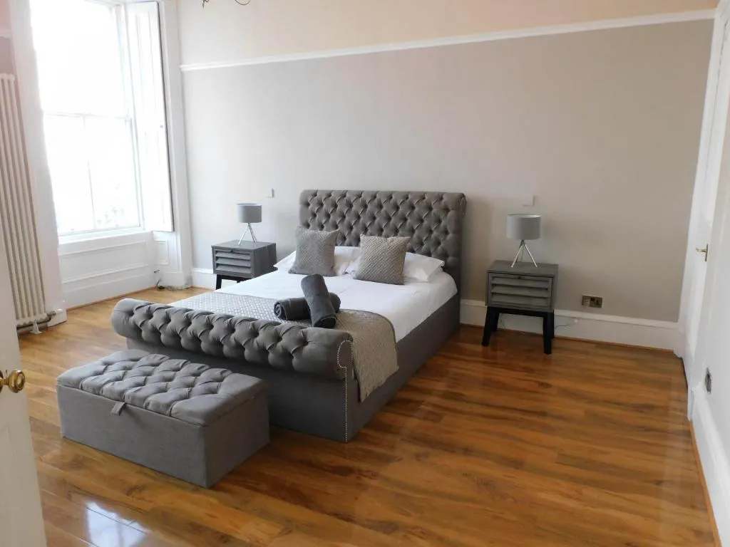 Image of WEST END – Stunning, spacious, 3 bedroom, main door flat with private parking