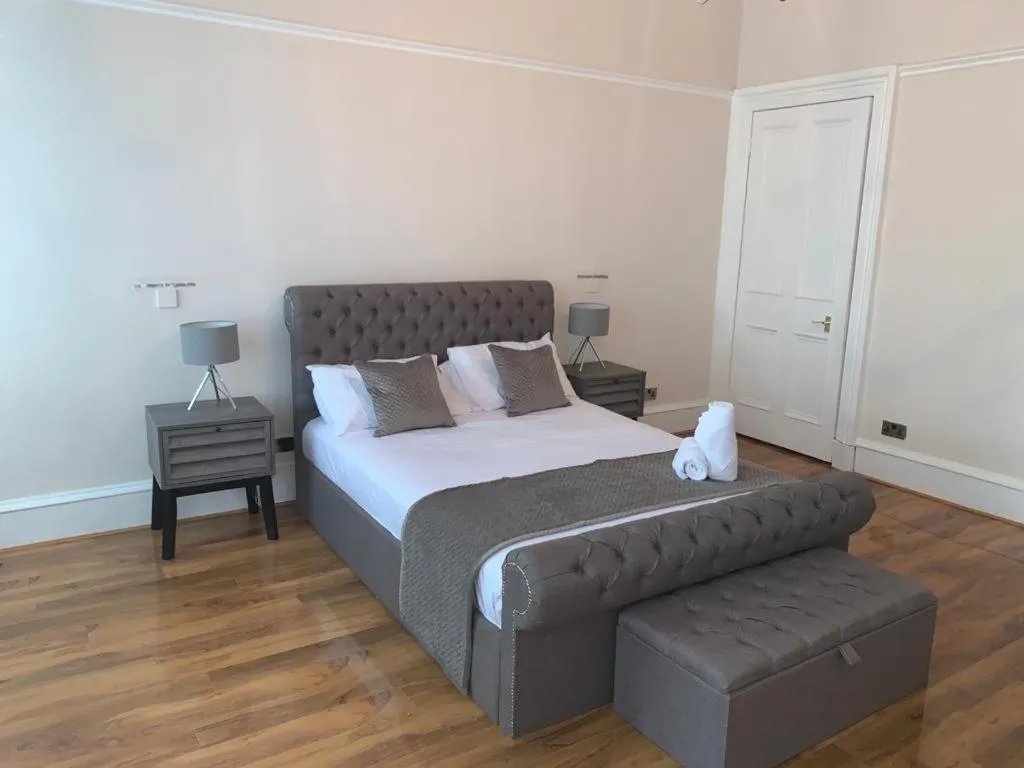 Image 1 of WEST END – Stunning, spacious, 3 bedroom, main door flat with private parking