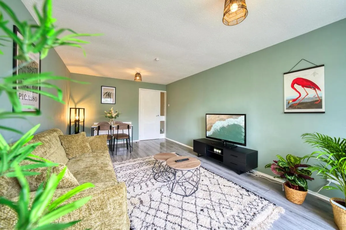 Image 4 of 2BR City Flat Steps to Uni and Sauchiehall with Parking