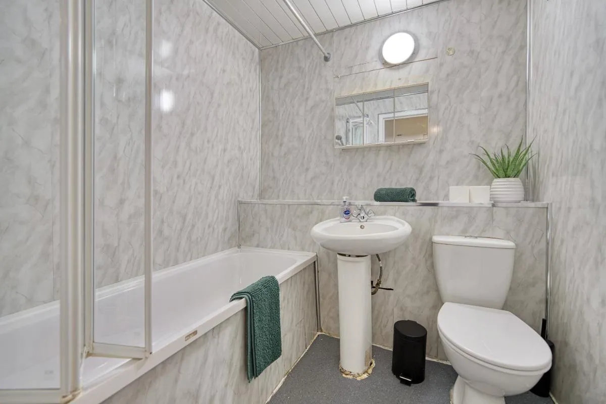 Image 6 of 2BR City Flat Steps to Uni and Sauchiehall with Parking