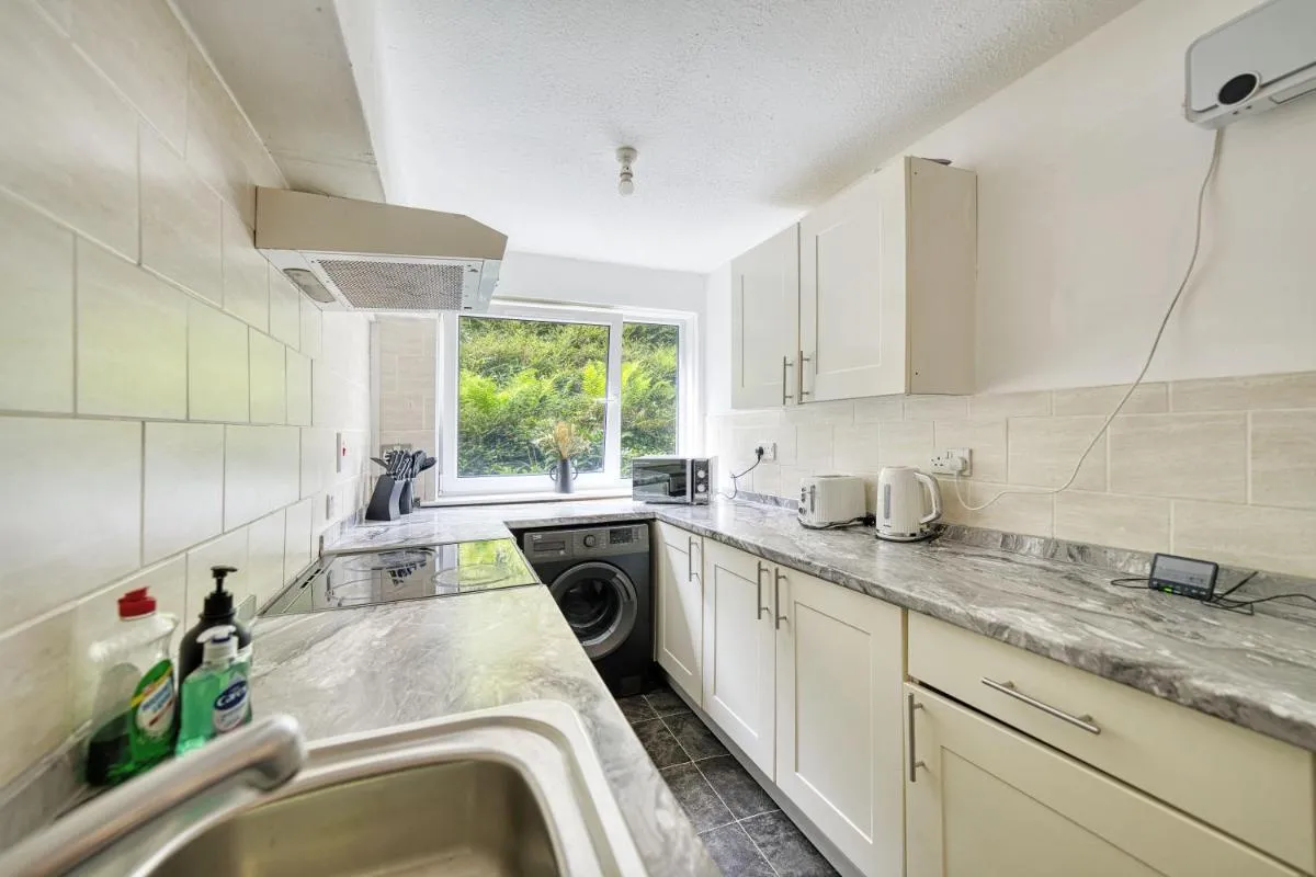 Image 2 of 2BR City Flat Steps to Uni and Sauchiehall with Parking