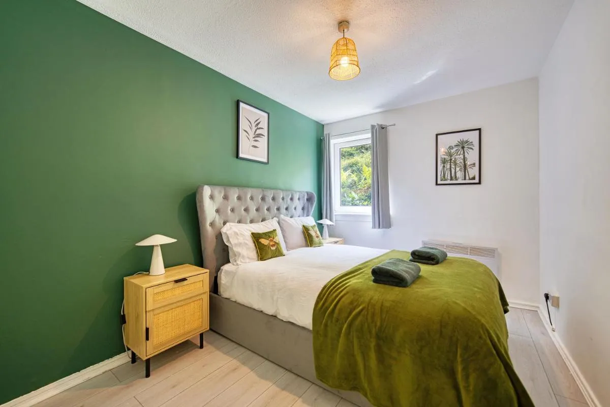 Image 1 of 2BR City Flat Steps to Uni and Sauchiehall with Parking