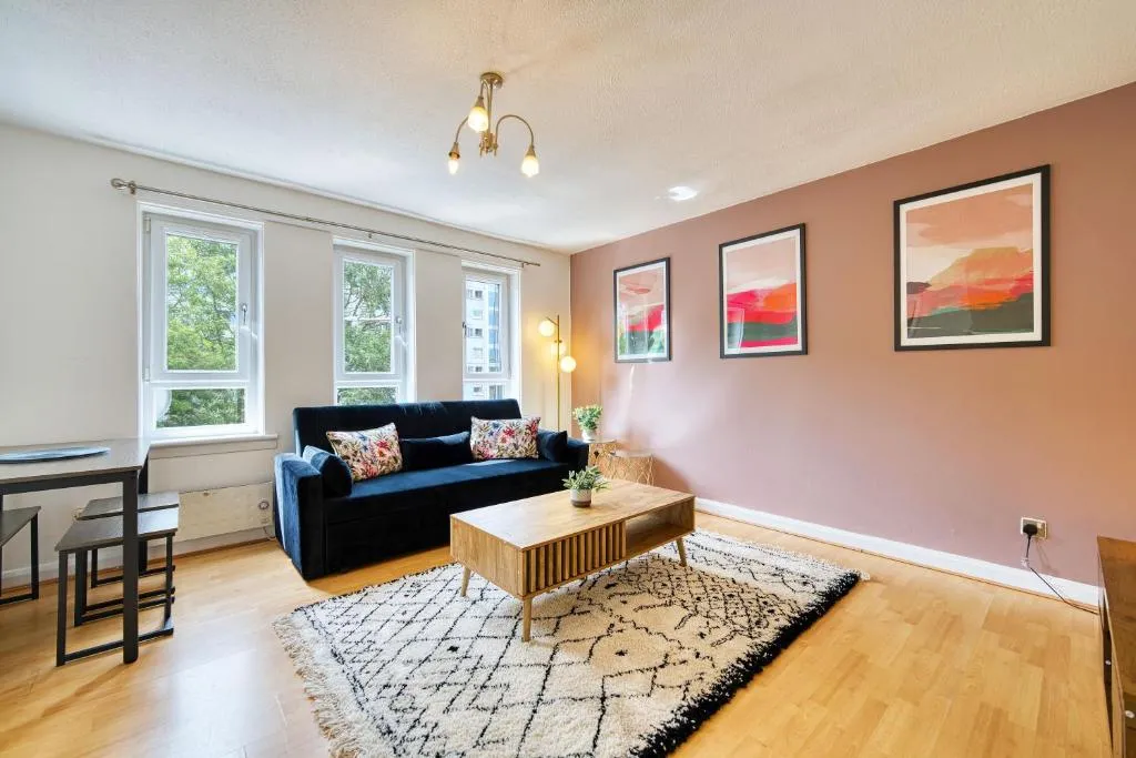 Image of 2BR City Flat Walk to Buchanan Hydro with Parking