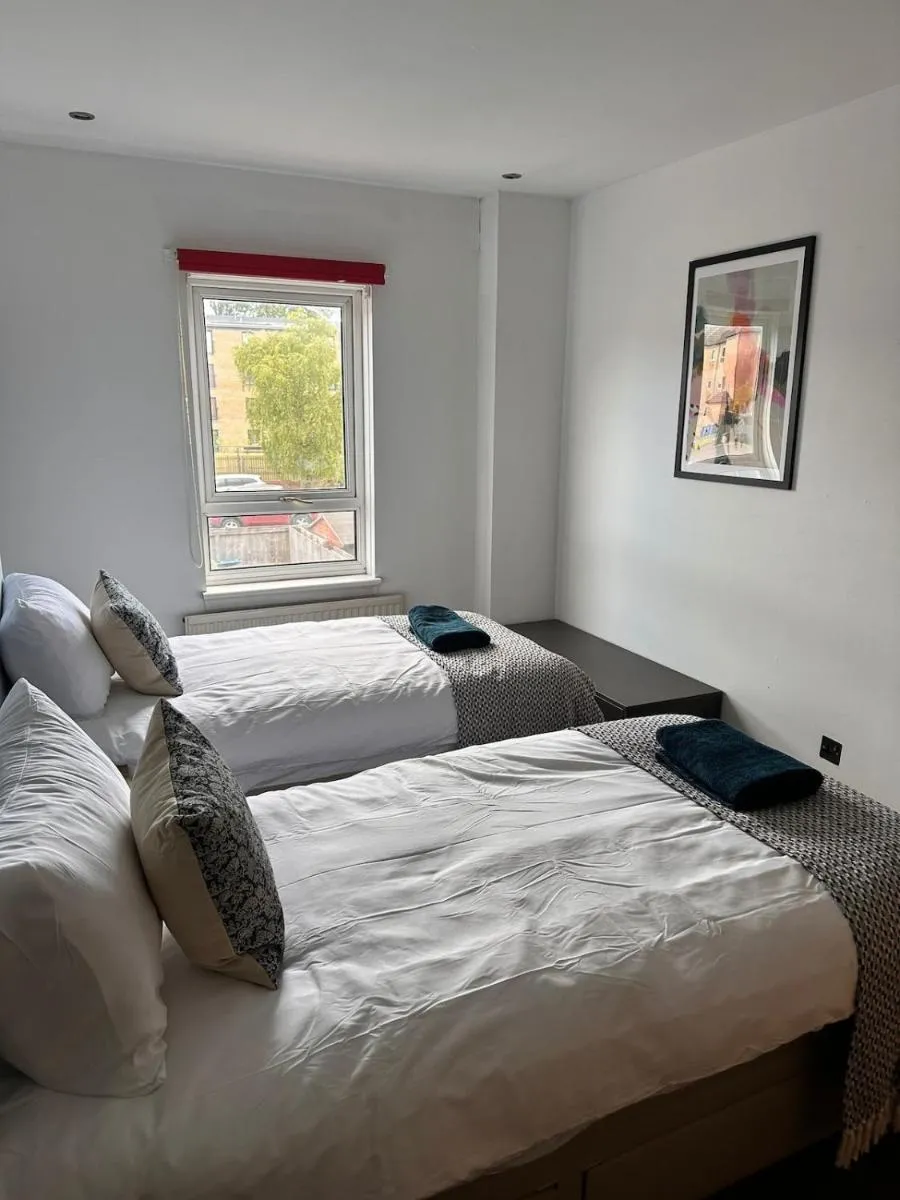 Image 3 of 2BR Flat Free Parking Near Glasgow Green