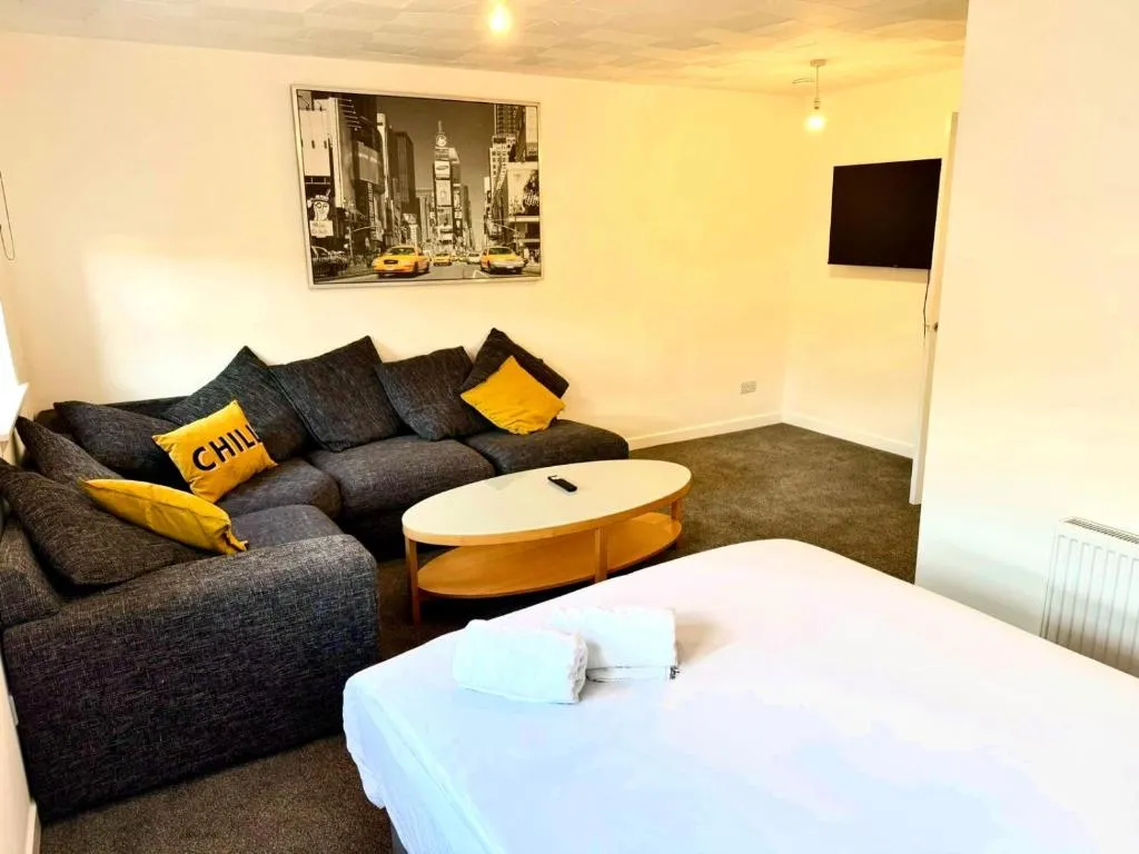 Image of 2-Bed City Apartment by Glasgow Green