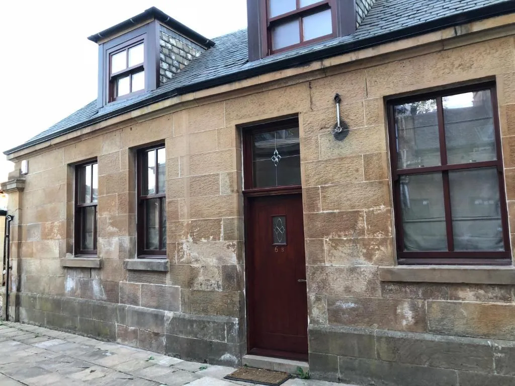 Image of 2-Bed Cottage Sleeps 4 10 mins to Glasgow Centre