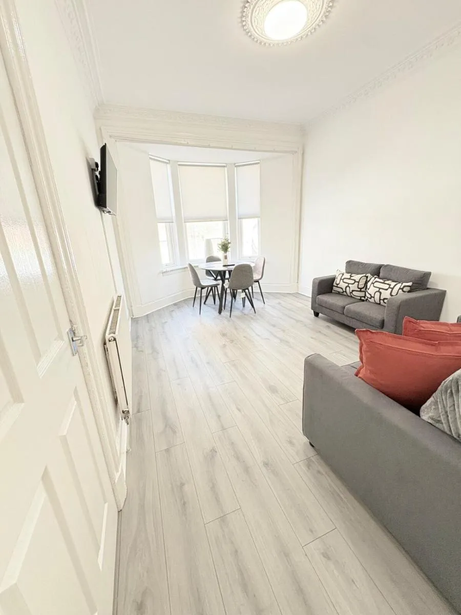 Image 3 of 2Bed Gla Green, Walk Dist City Centre