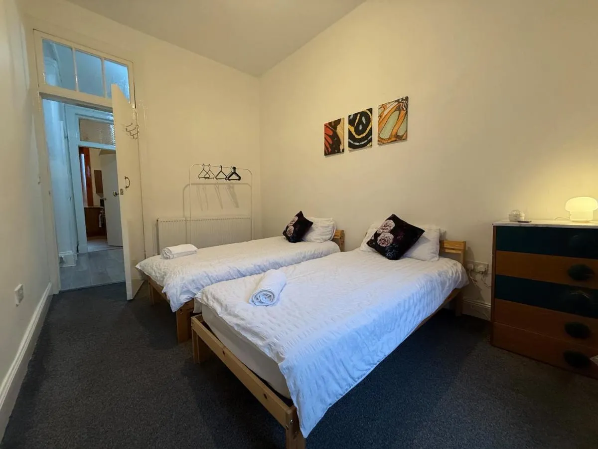 Image 5 of 2 Bed Flat – Street Parking