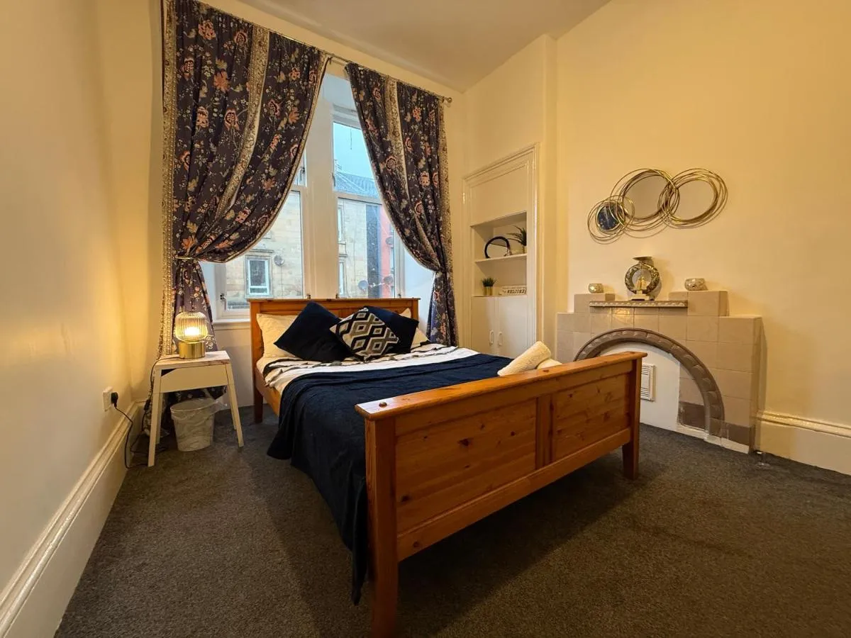Image 1 of 2 Bed Flat – Street Parking
