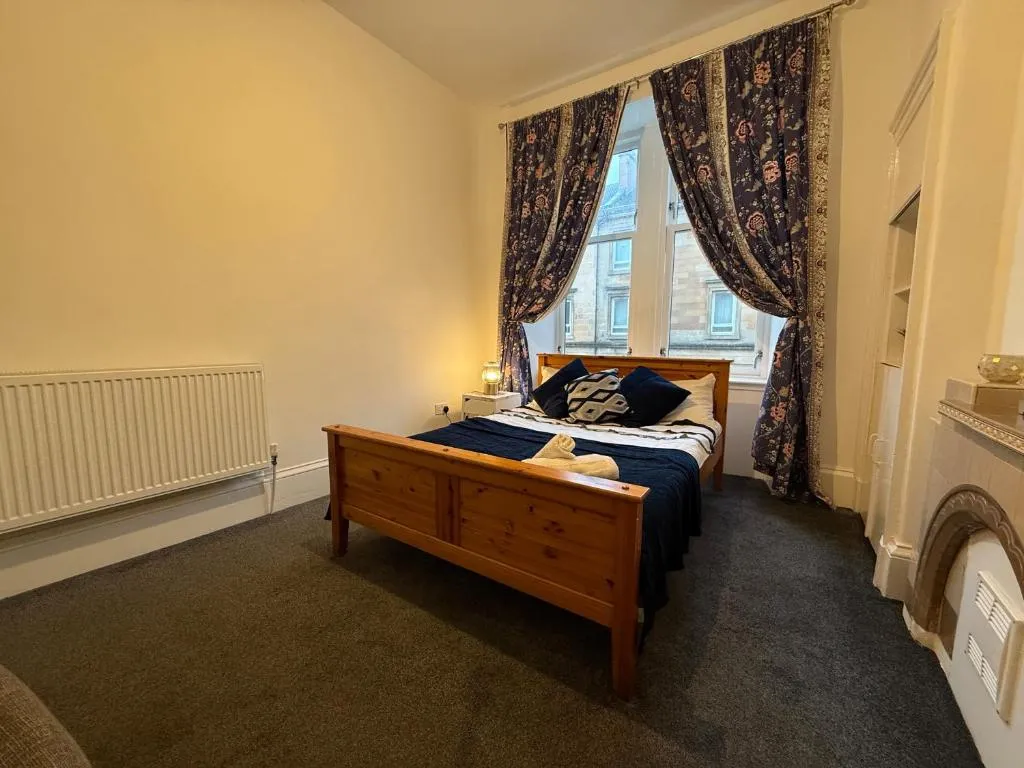 Image of 2 Bed Flat – Street Parking