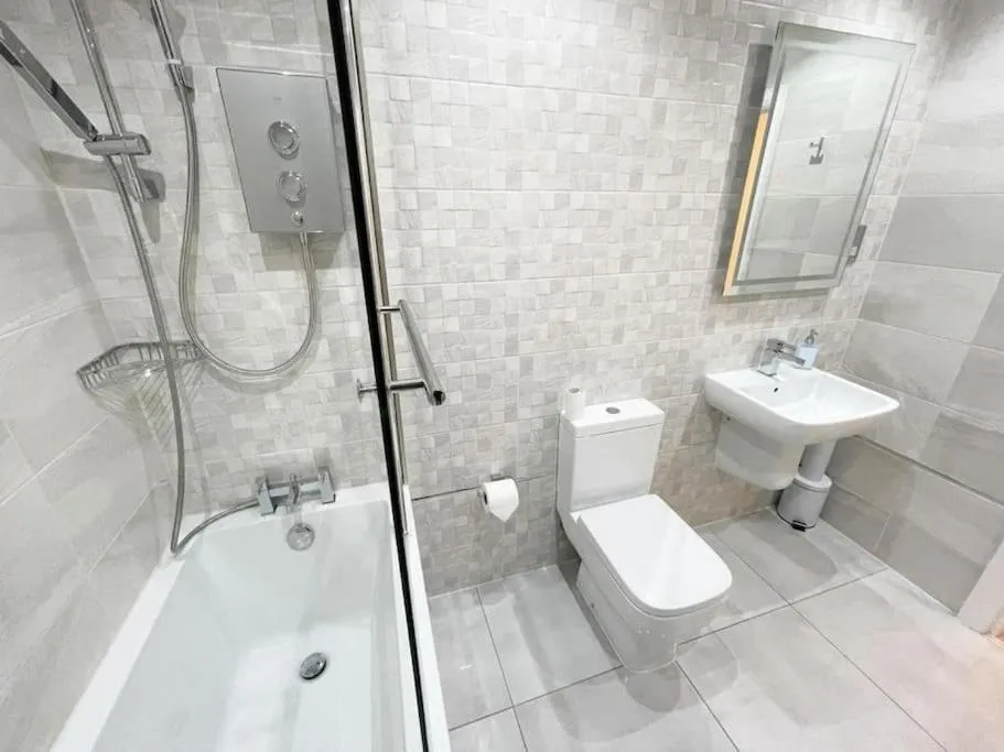 Image 6 of 2 Bed apartment in city centre!