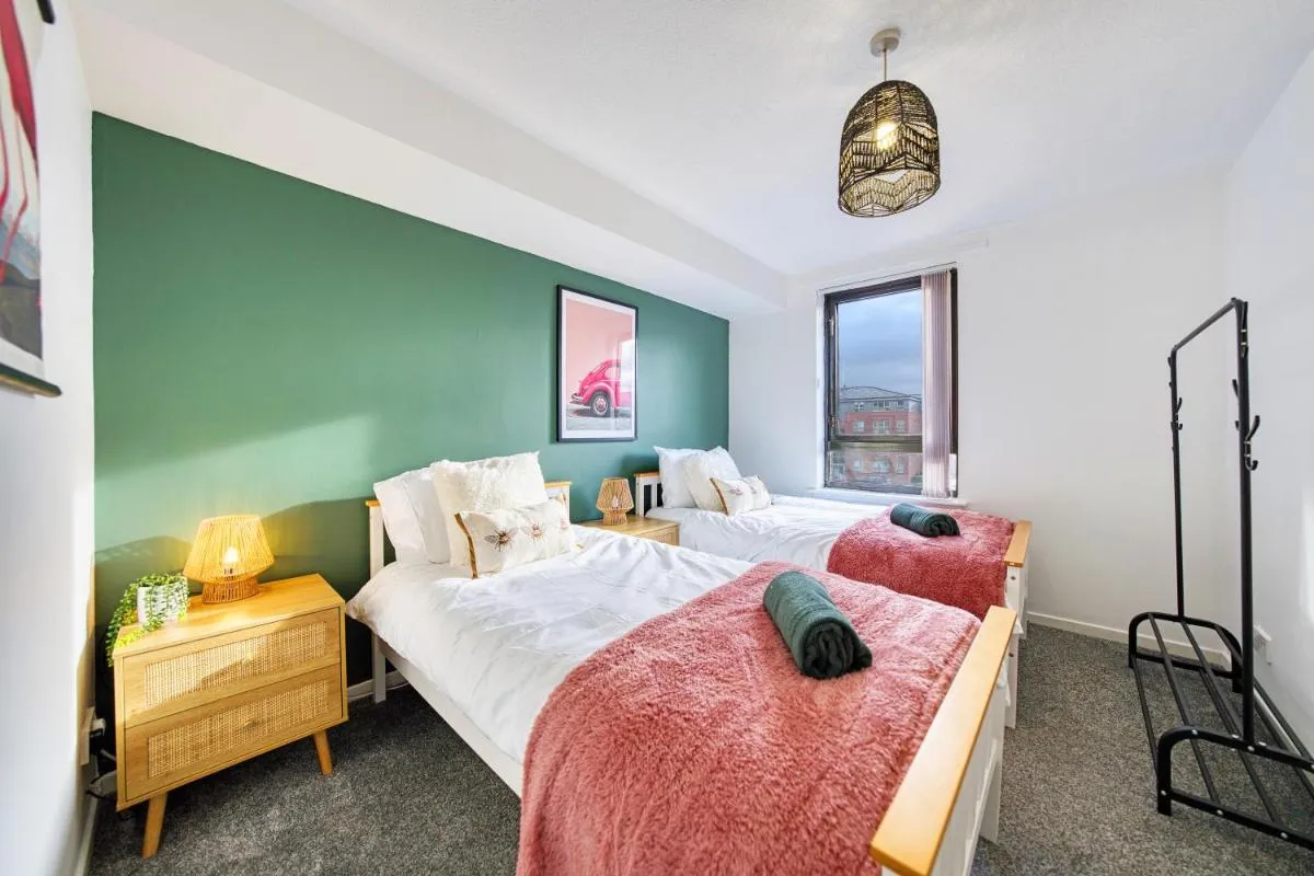 Image 5 of 2 Bedroom Gardens Retreat with Free Parking