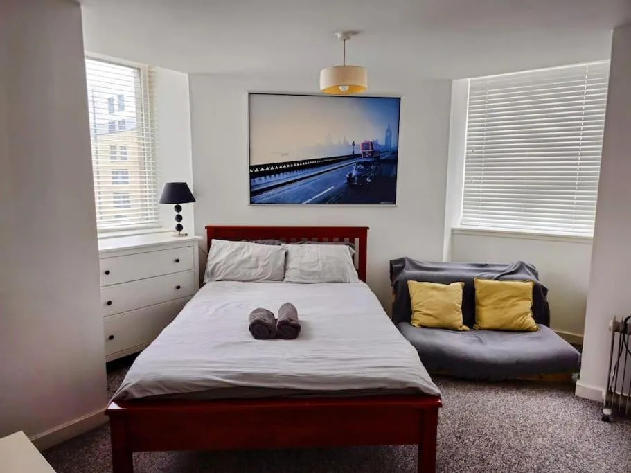 Image of 2 Bedroom Modern stylish Apt in Glasgow City Centre