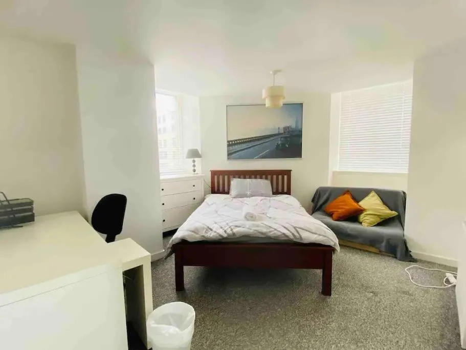 Image 2 of 2 Bedroom Modern stylish Apt in Glasgow City Centre