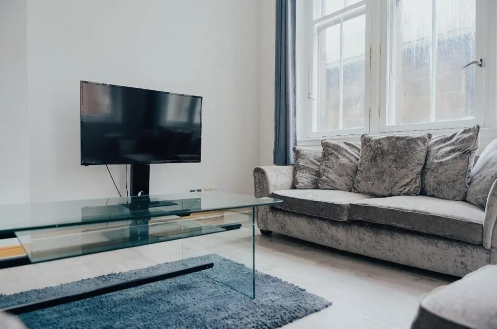 Image of 2 bed Renfield st City Center