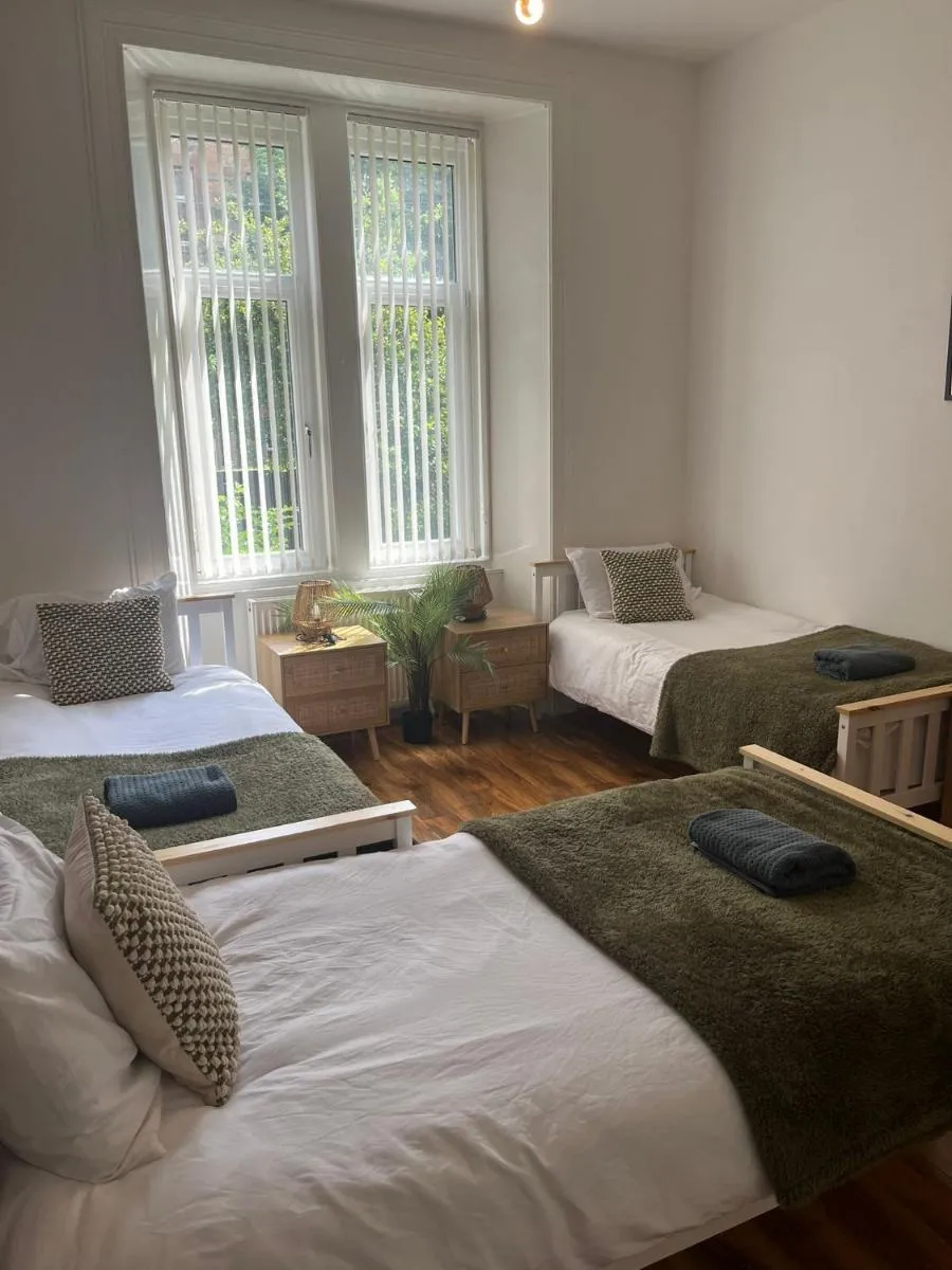 Image 1 of 3BR Apt Near Ibrox Subway Sleeps 7 and Parking