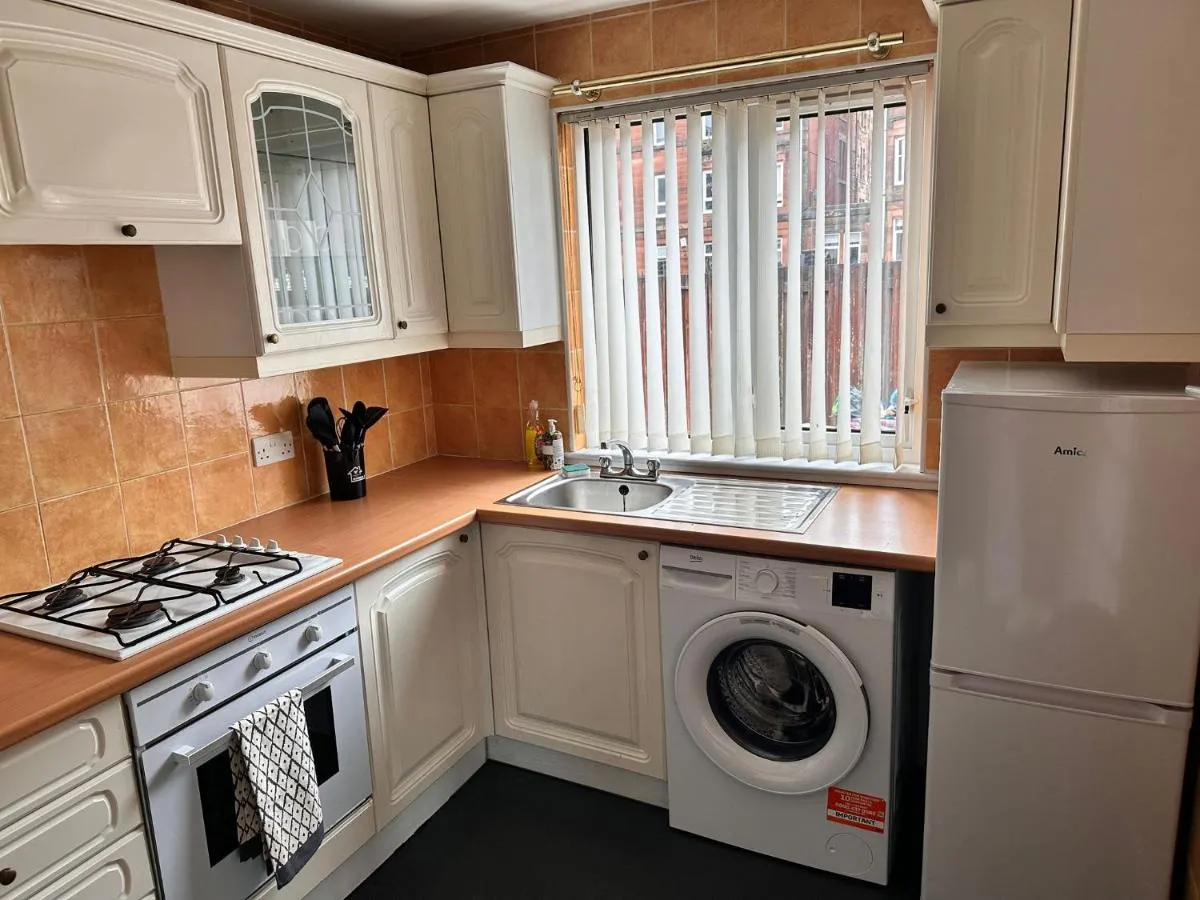 Image 1 of 3BR Flat Sleeps 6 West End Sights Driveway