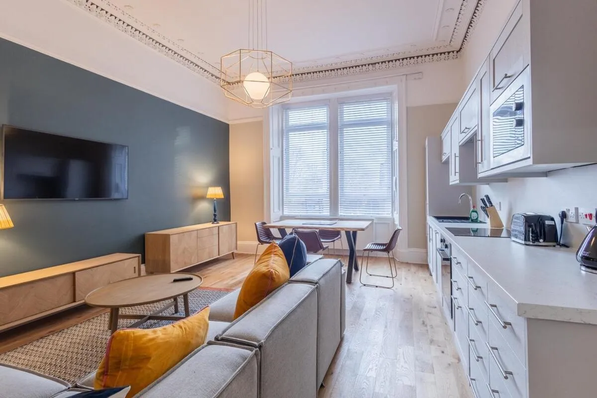 Image 3 of 3BR Gem West End Walk to Glasgow Uni Parking