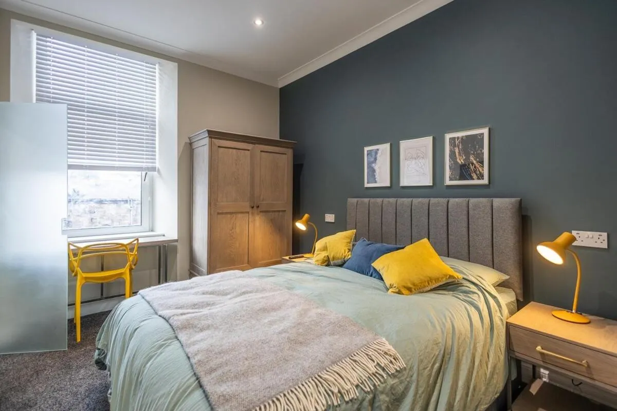 Image 1 of 3BR Gem West End Walk to Glasgow Uni Parking