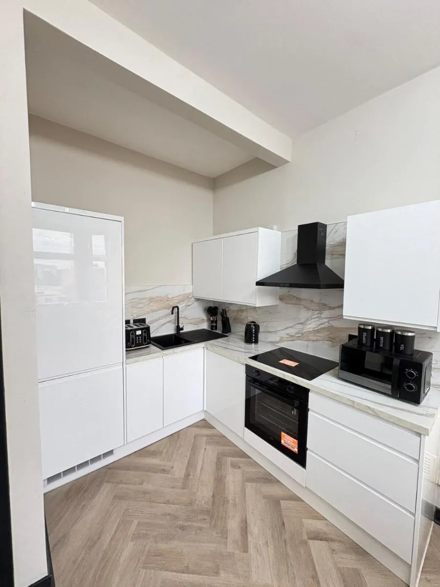 Image 4 of 3BR West End Flat w Free Parking