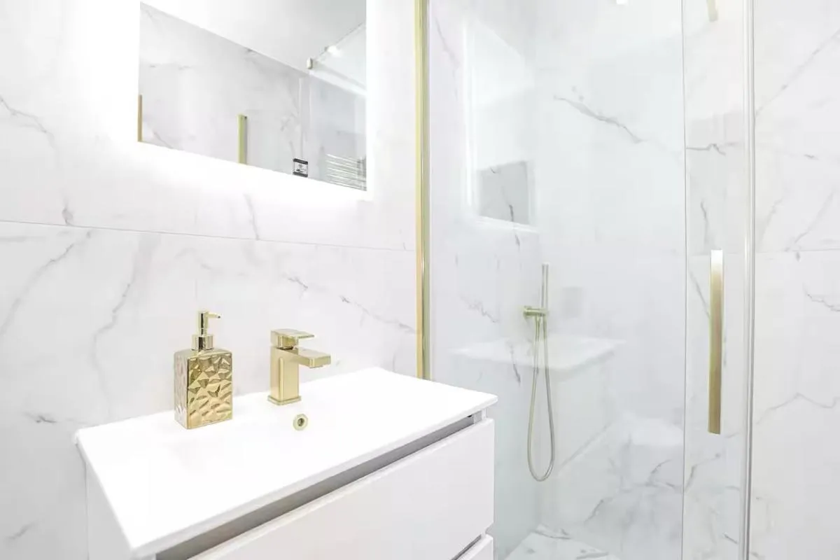 Image 2 of 3BR West End Flat w Free Parking