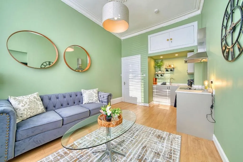 Image of 3-Bed Flat Free Parking 10 Mins to City Centre