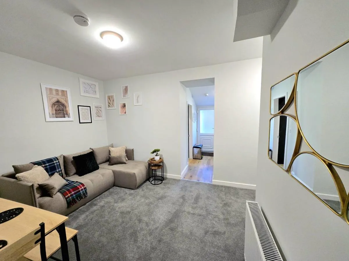 Image 4 of 3-Bed Home in Glasgow