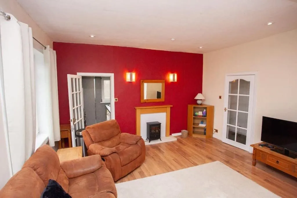 Image of 3 Bed Cottage Flat with Parking