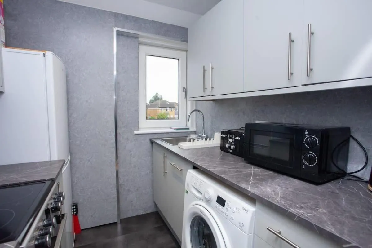 Image 3 of 3 Bed Cottage Flat with Parking