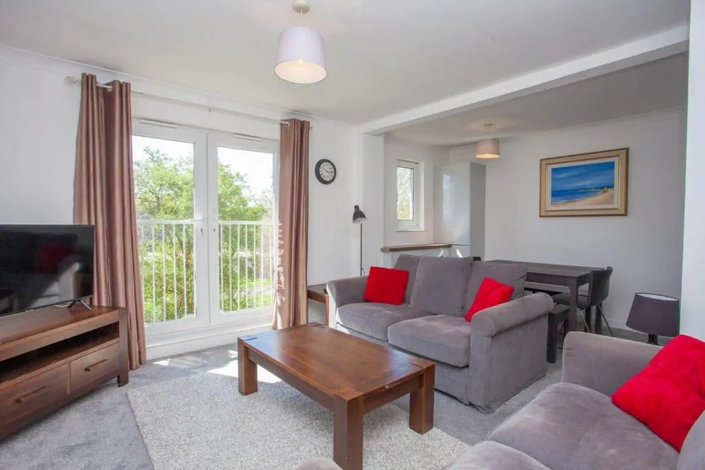 Image of 3 Bedroom Duplex with Free Parking