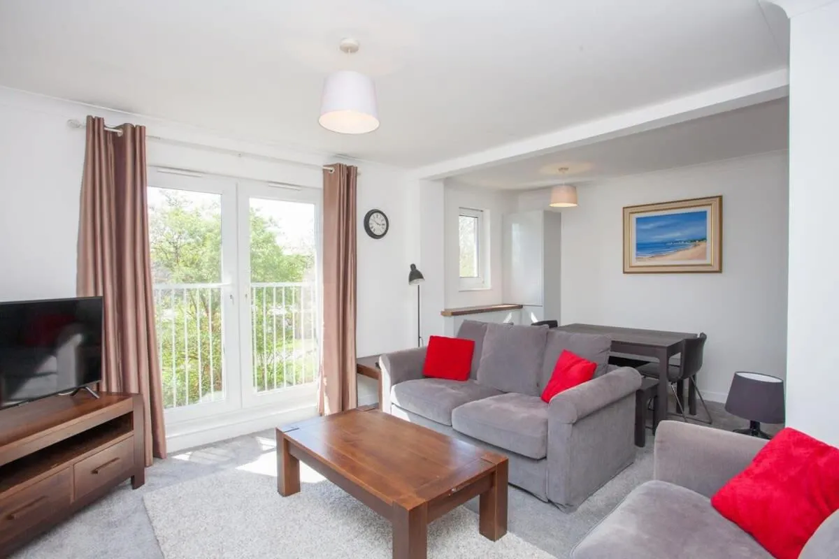 Image 4 of 3 Bedroom Duplex with Free Parking