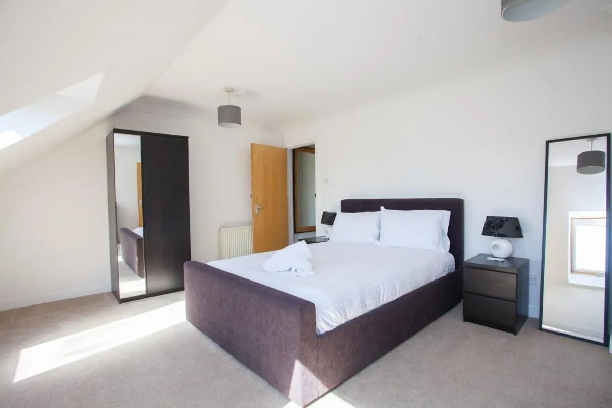 Image 1 of 3 Bedroom Duplex with Free Parking