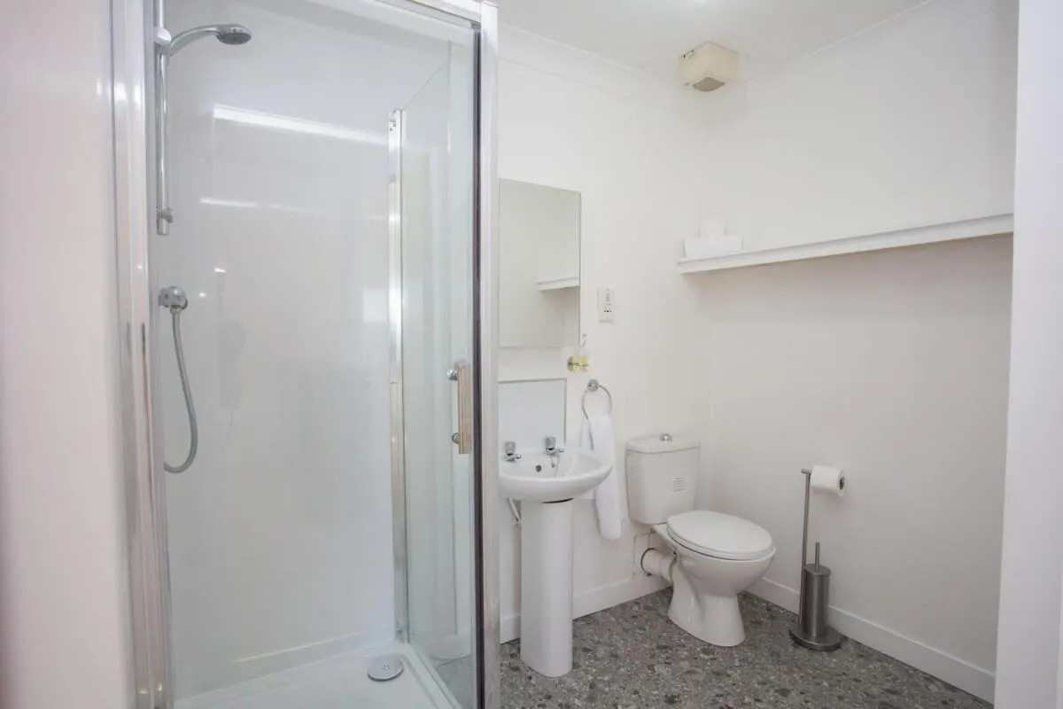 Image 2 of 3 Bedroom Duplex with Free Parking