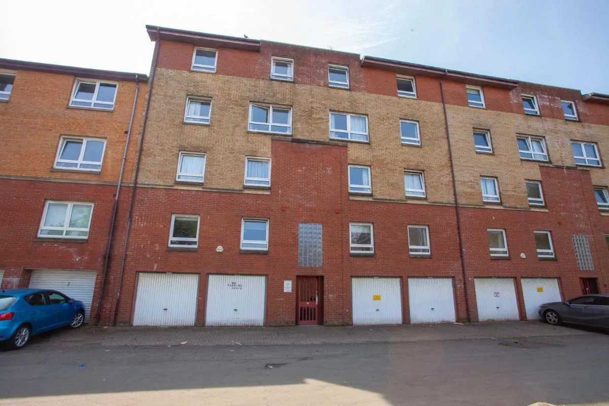 Image 5 of 3 Bedroom Duplex with Free Parking