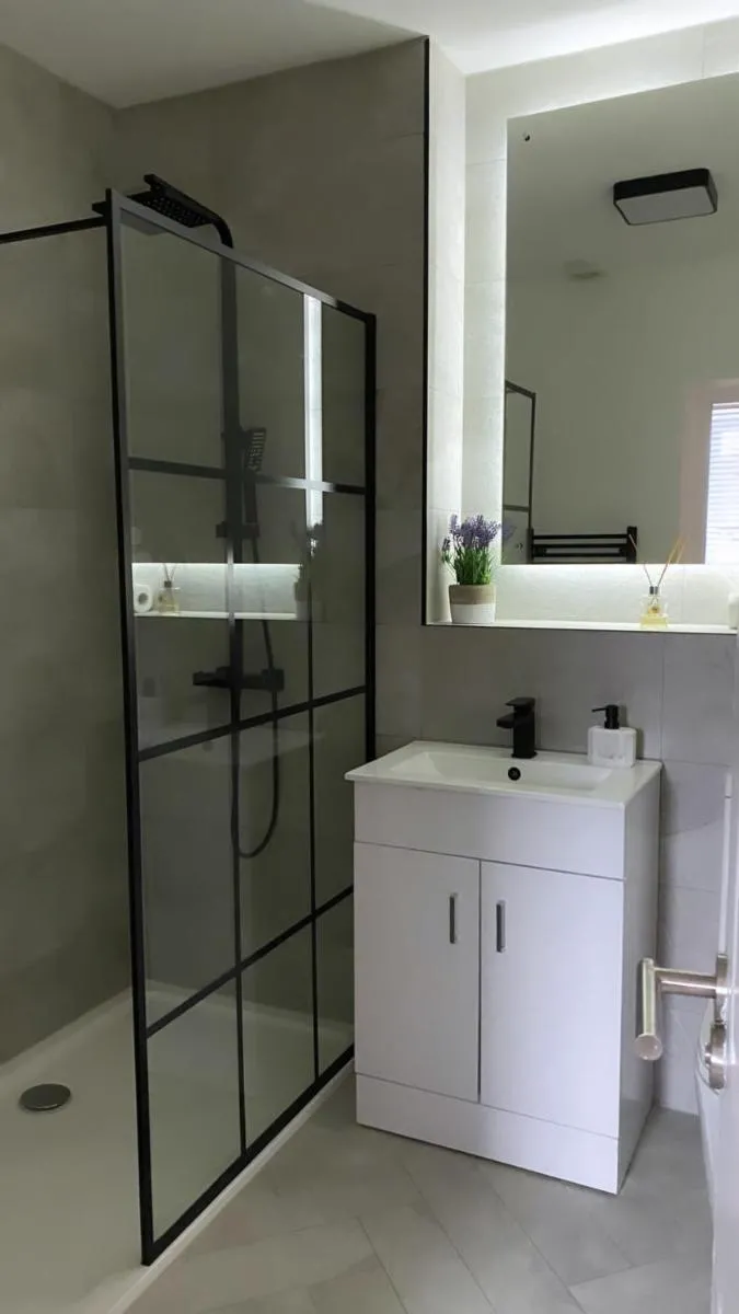 Image 2 of 3 Bedroom House Near City Centre Glasgow Sleeps 7