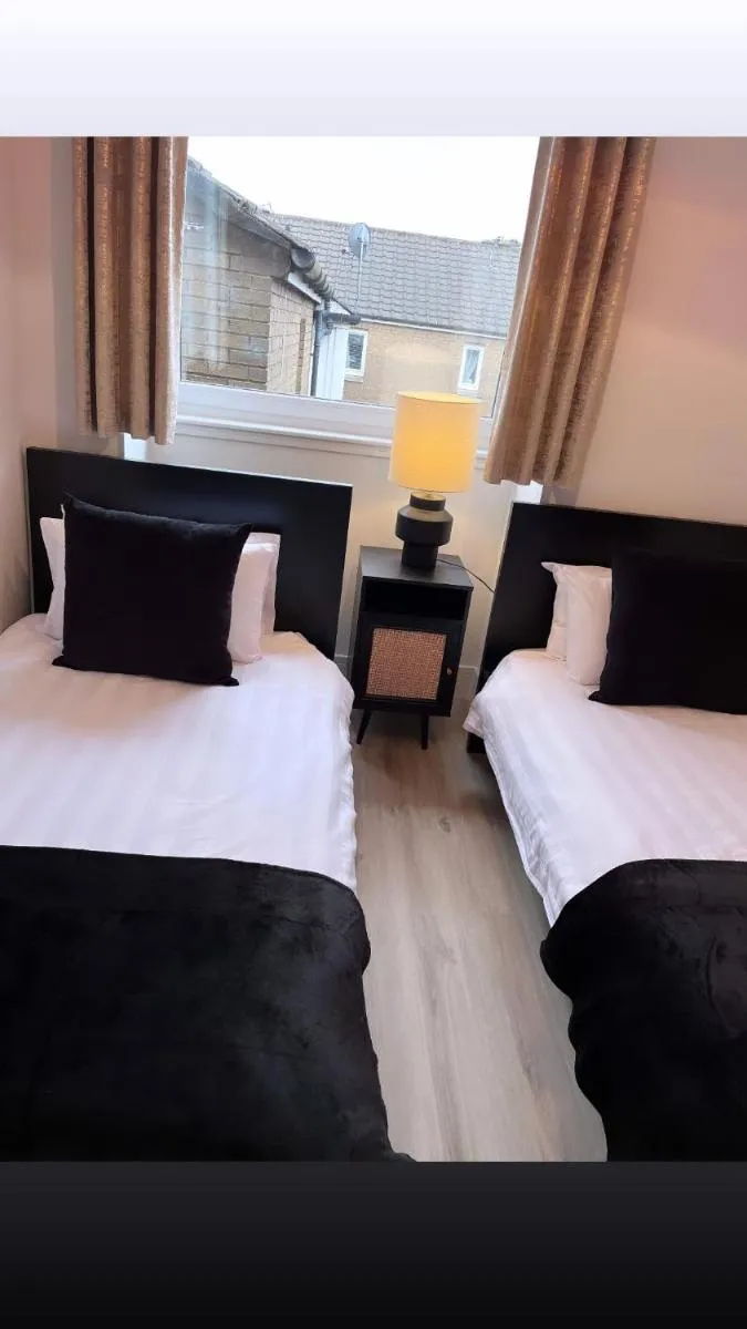Image 5 of 3 Bedroom House Near City Centre Glasgow Sleeps 7