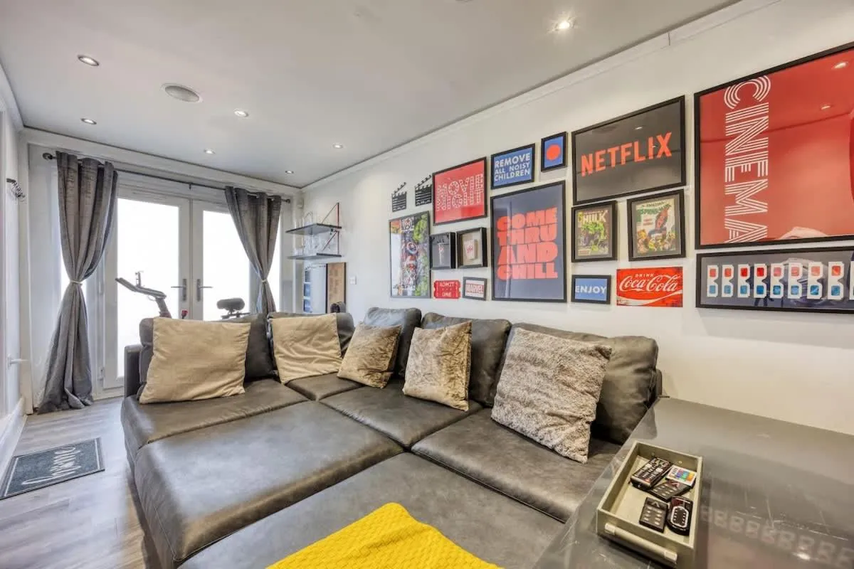 Image 2 of 4 Bed Detached House