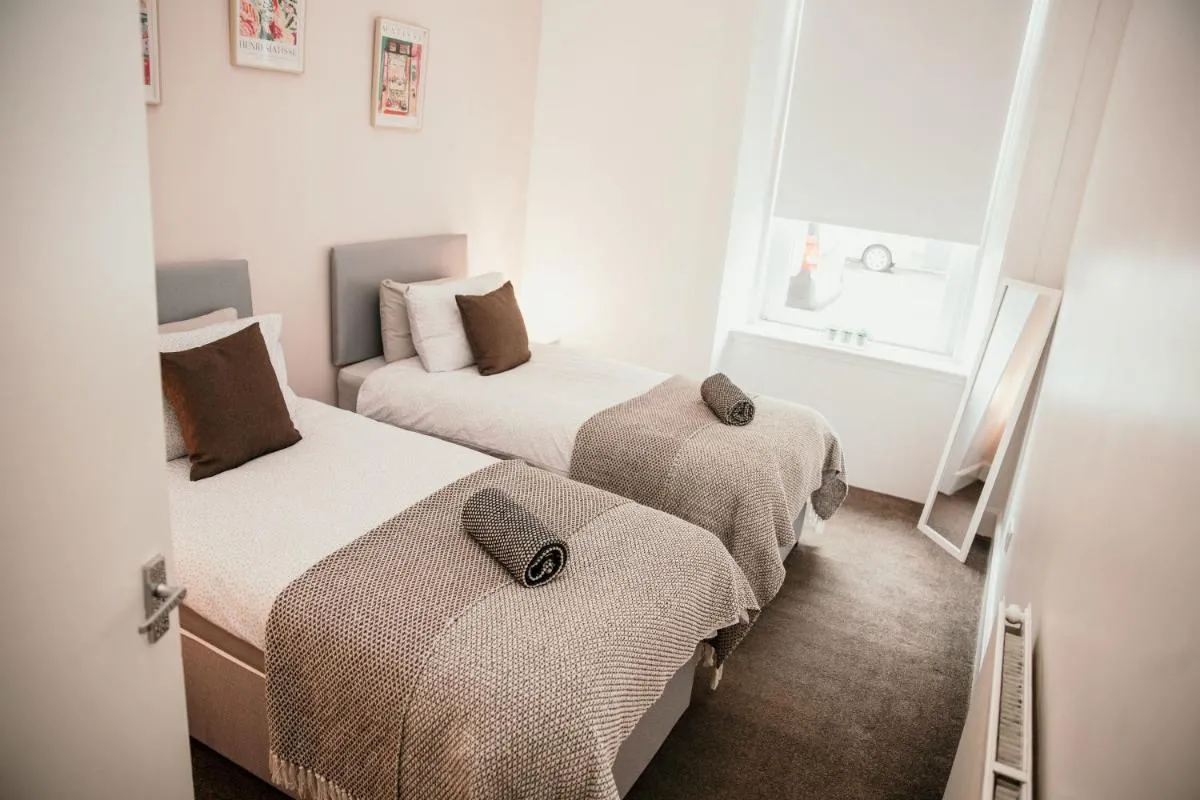 Image 5 of 4 Beds – City Gateway Getaway