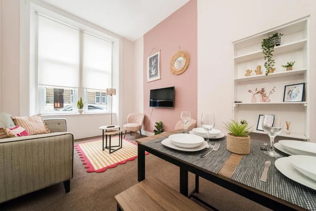 Image of 4 Beds – City Gateway Getaway