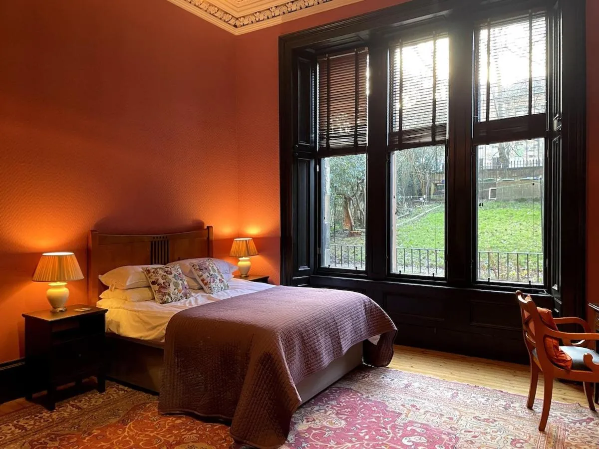 Image 2 of 7 Crown Gardens Glasgow