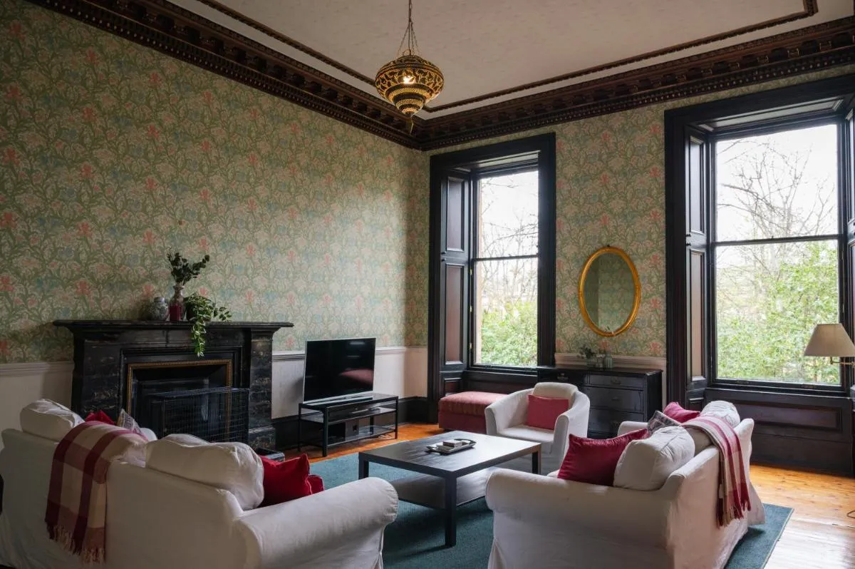 Image 1 of 7 Crown Gardens Glasgow