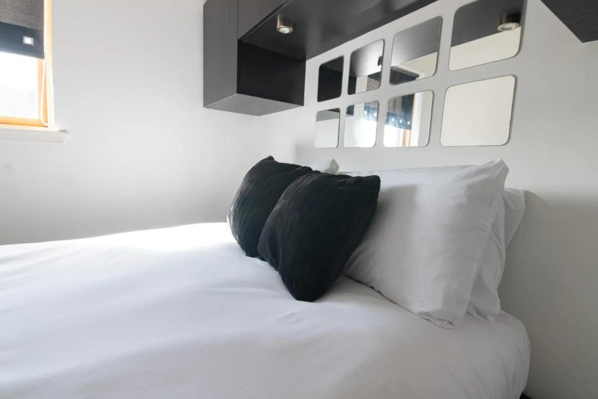 Image 2 of Argyle Apartment