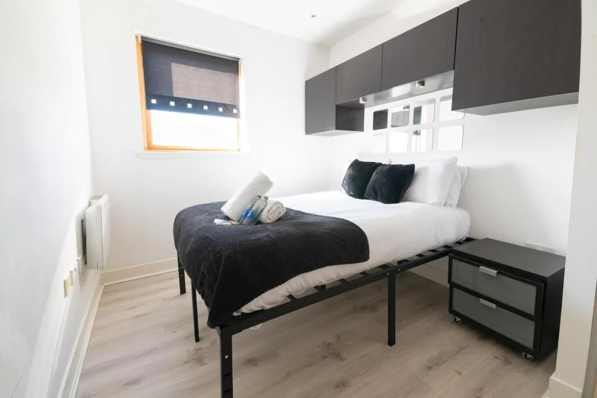 Image 4 of Argyle Apartment