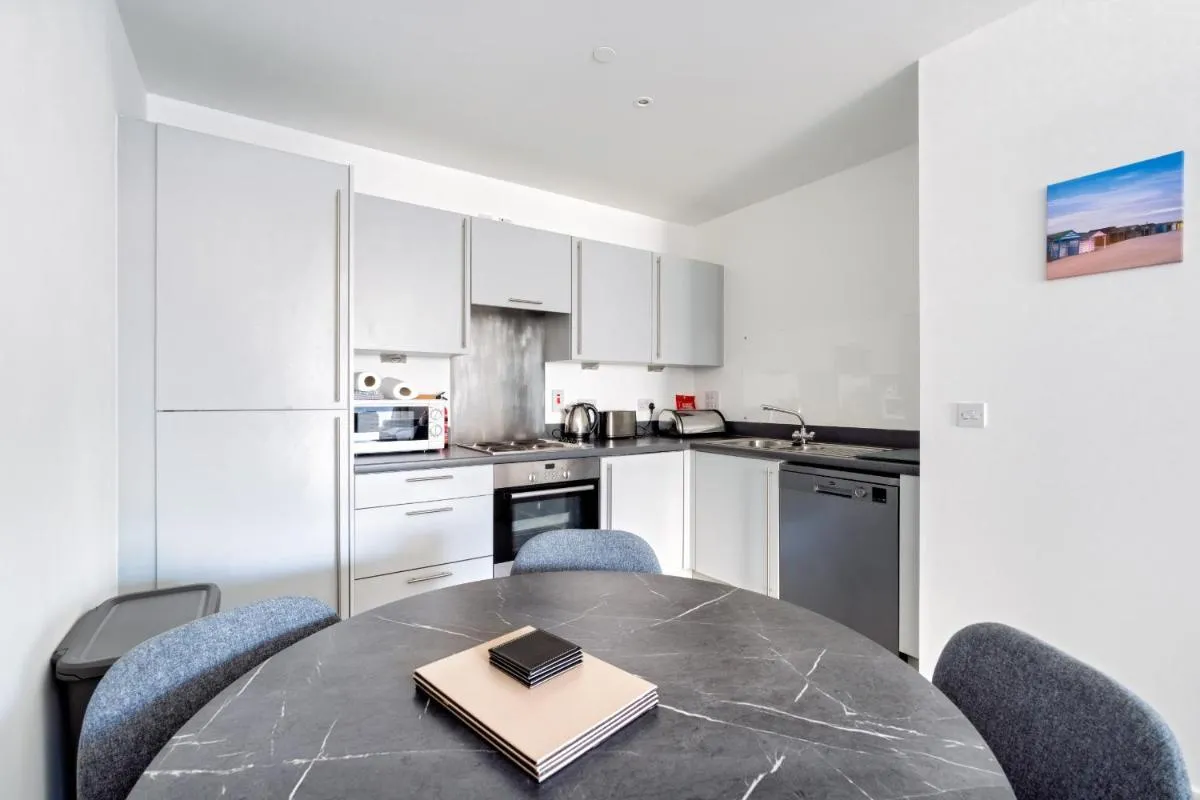 Image 3 of Argyle Street Apartments