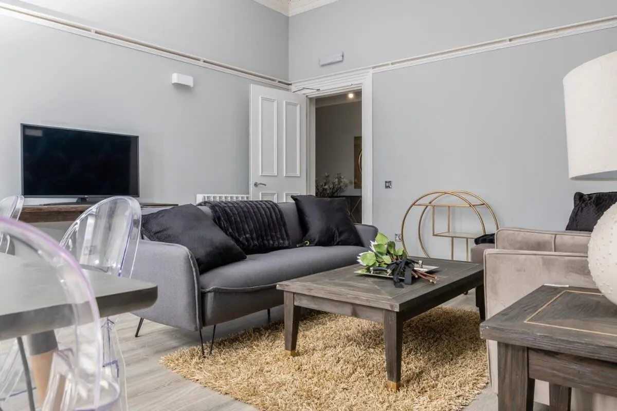 Image 4 of Beautiful 4 bed flat in perfect central location