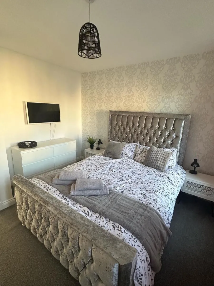 Image 6 of Black Daisy