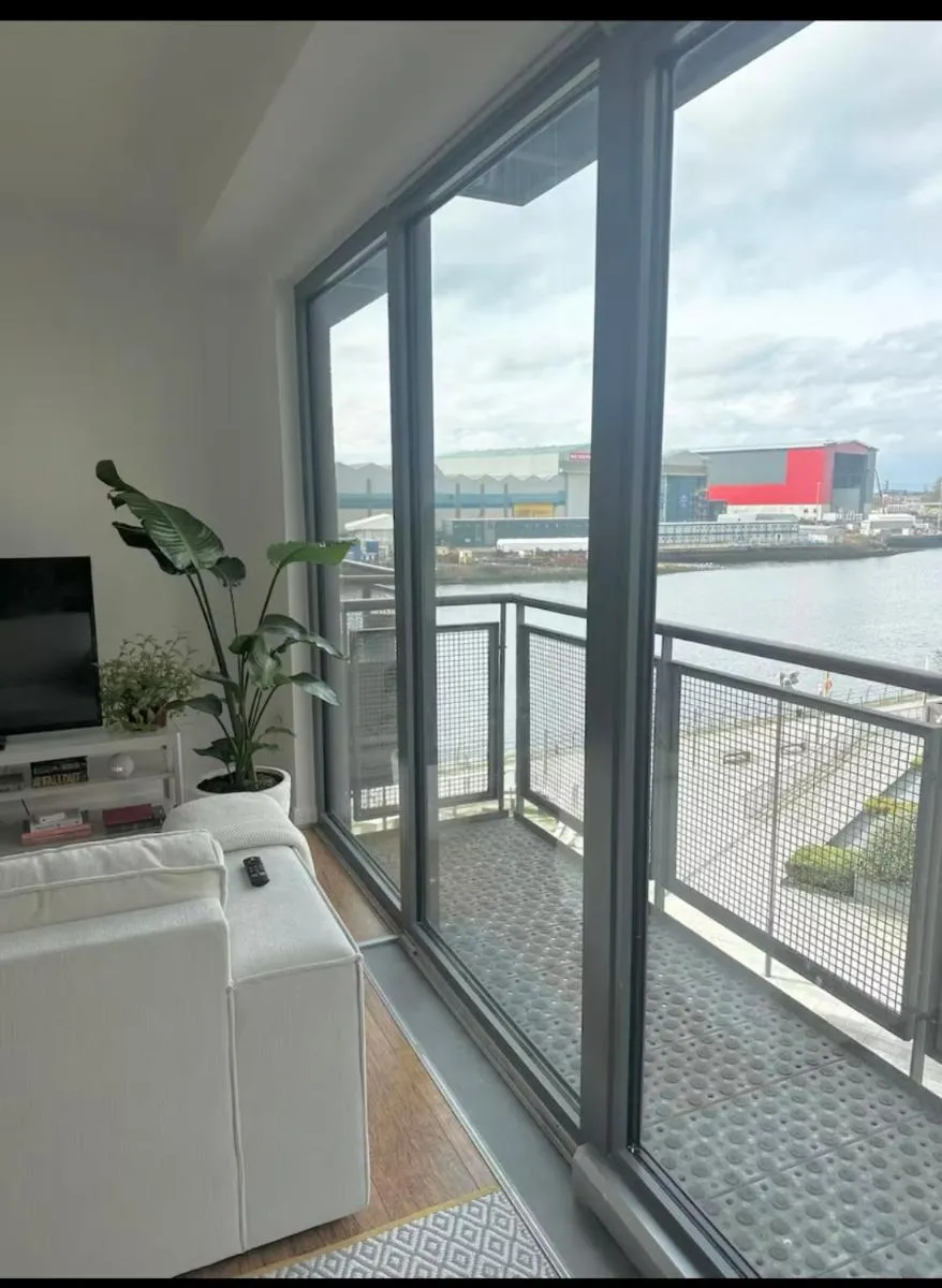 Image 4 of Bright Private Room & Bathroom with Parking – Glasgow West End