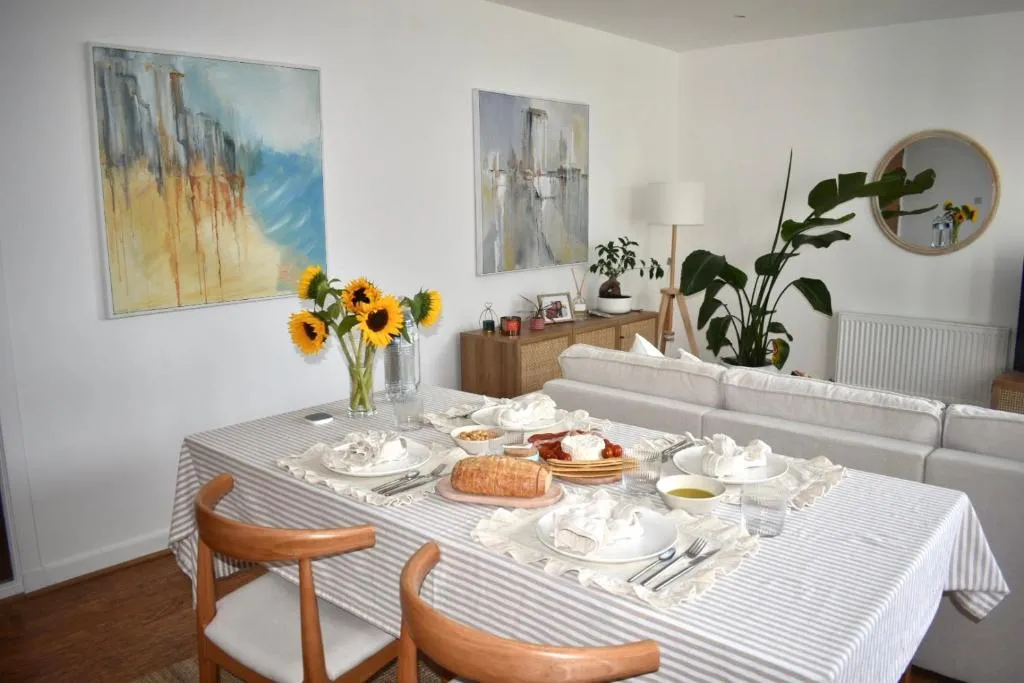 Image of Bright Private Room & Bathroom with Parking – Glasgow West End